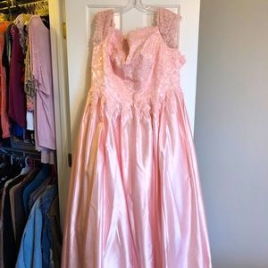 Light pink ball gown with lace appliqué